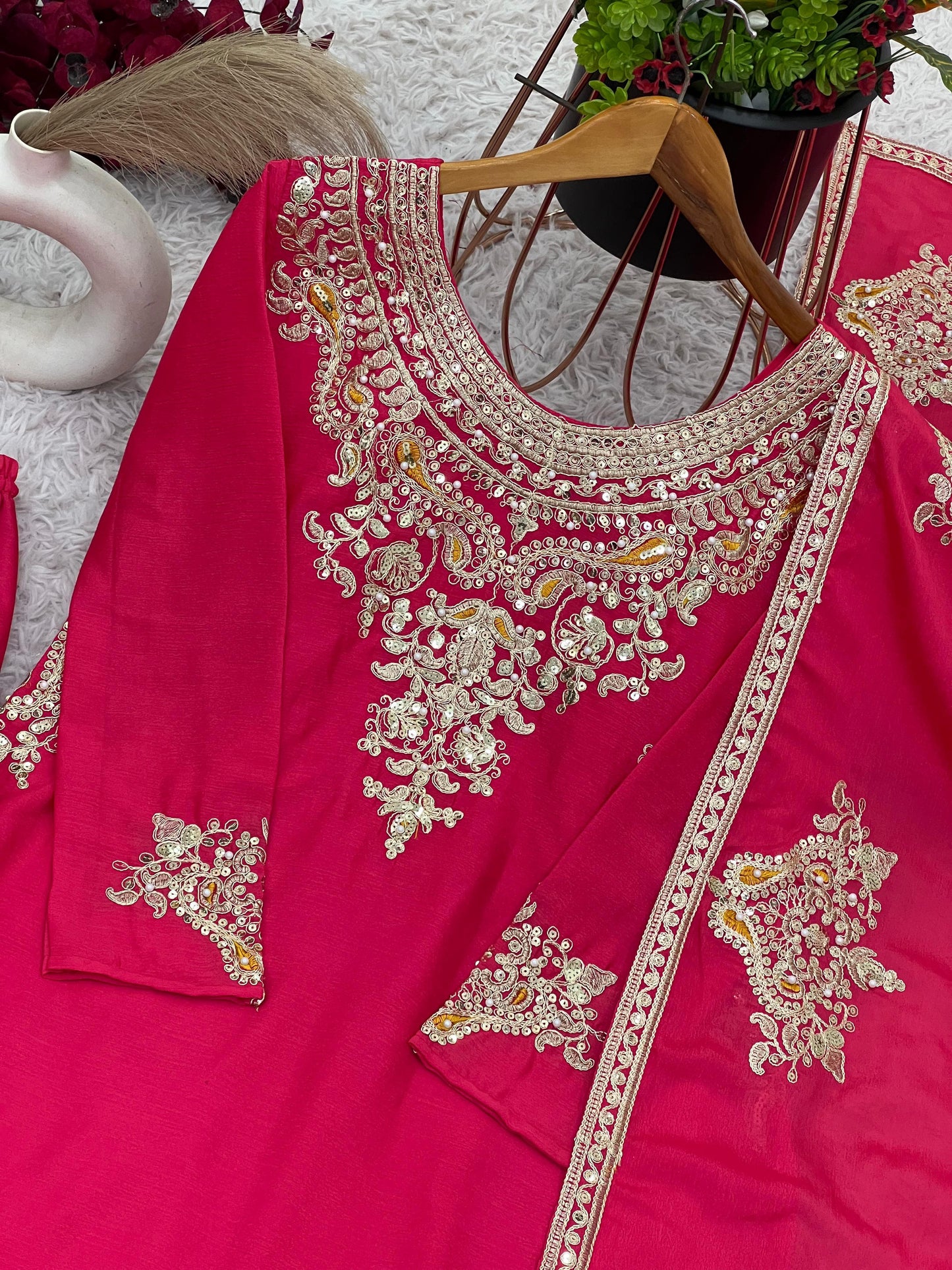 Ensemble haut, pantalon & écharpe, rose cerise et doré