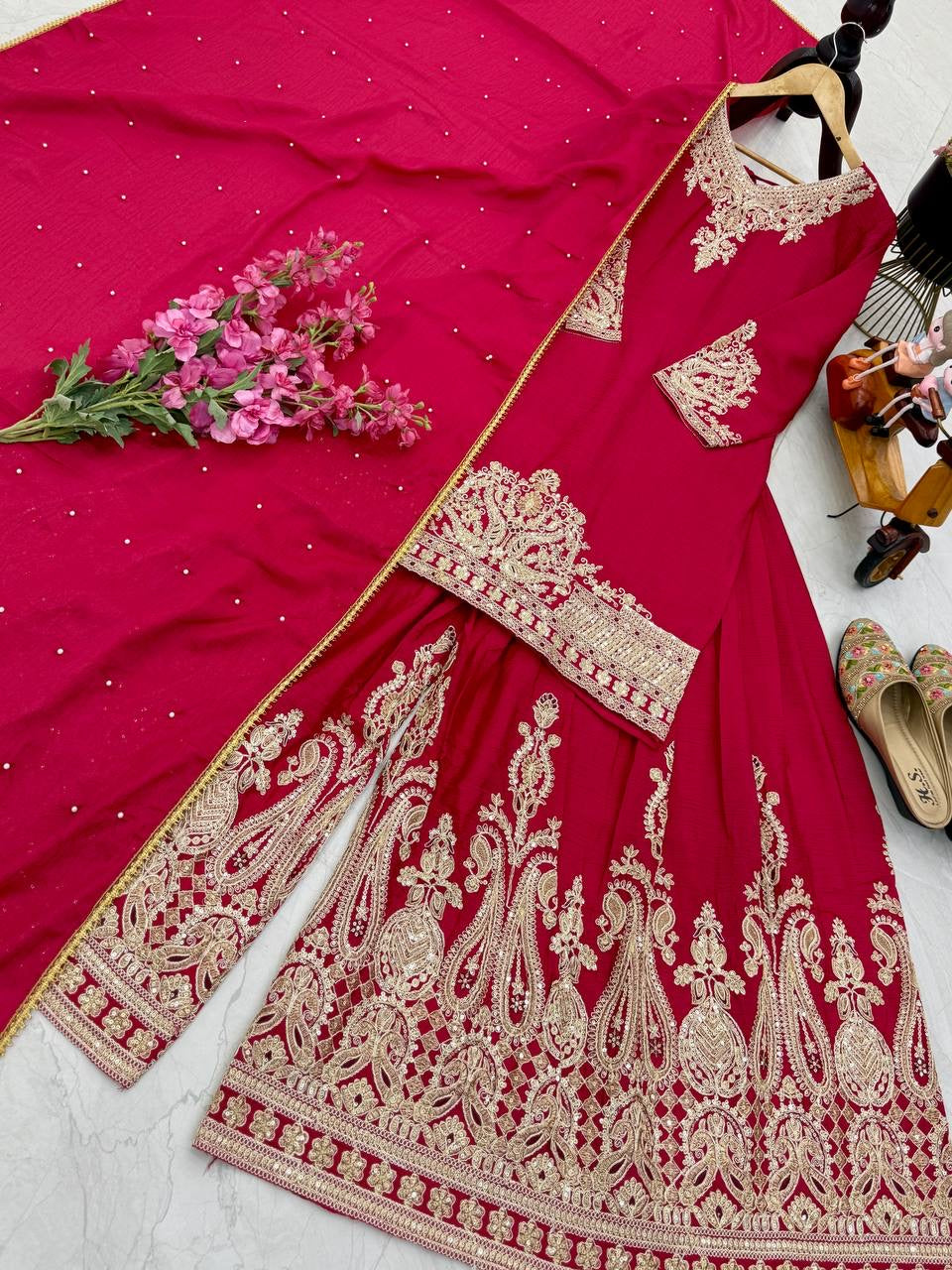 Ensemble haut, pantalon palazzo, écharpe rouge & doré