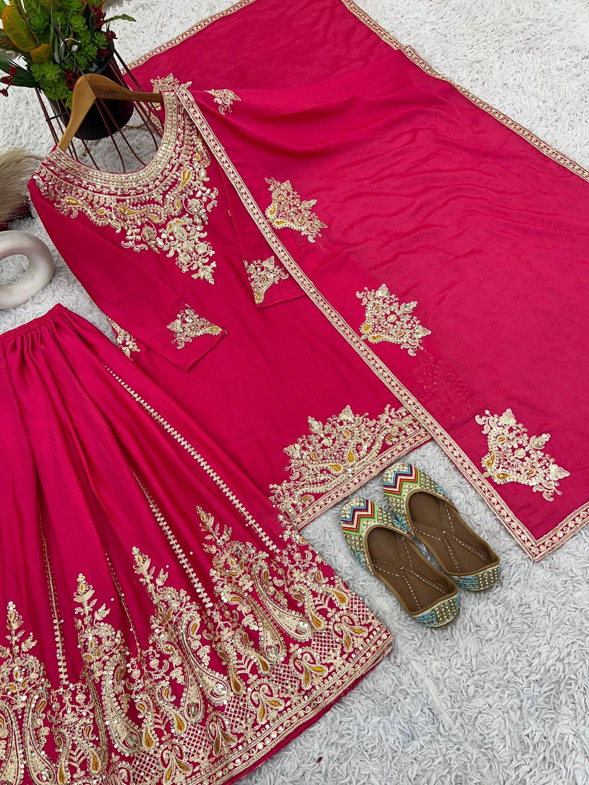 Ensemble haut, pantalon & écharpe, rose cerise et doré