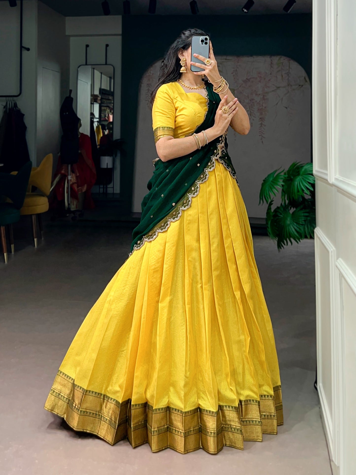 Lehenga jaune, vert & doré