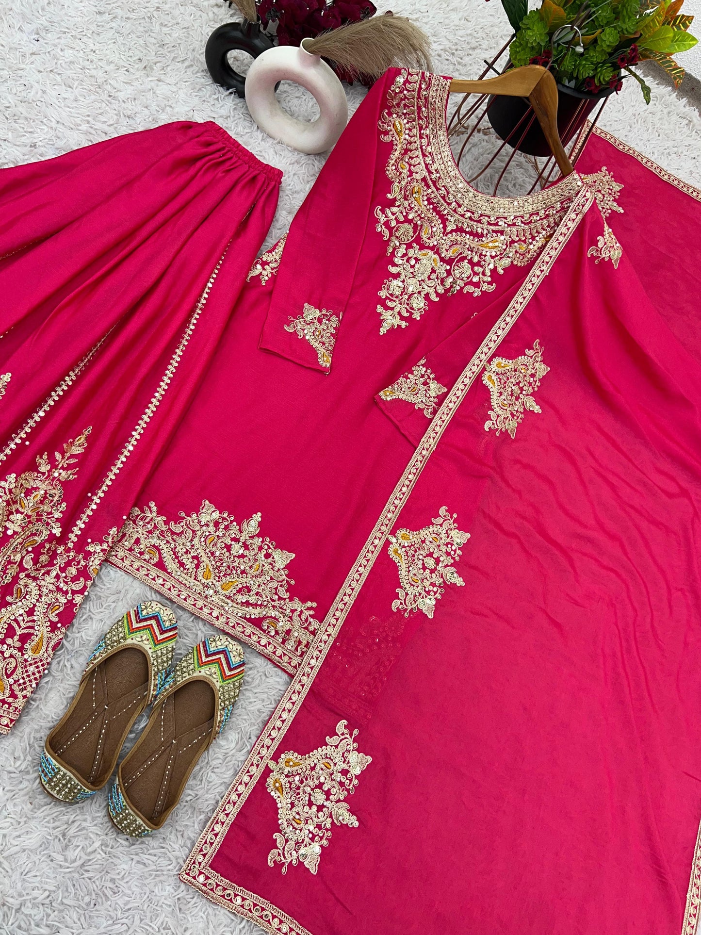 Ensemble haut, pantalon & écharpe, rose cerise et doré