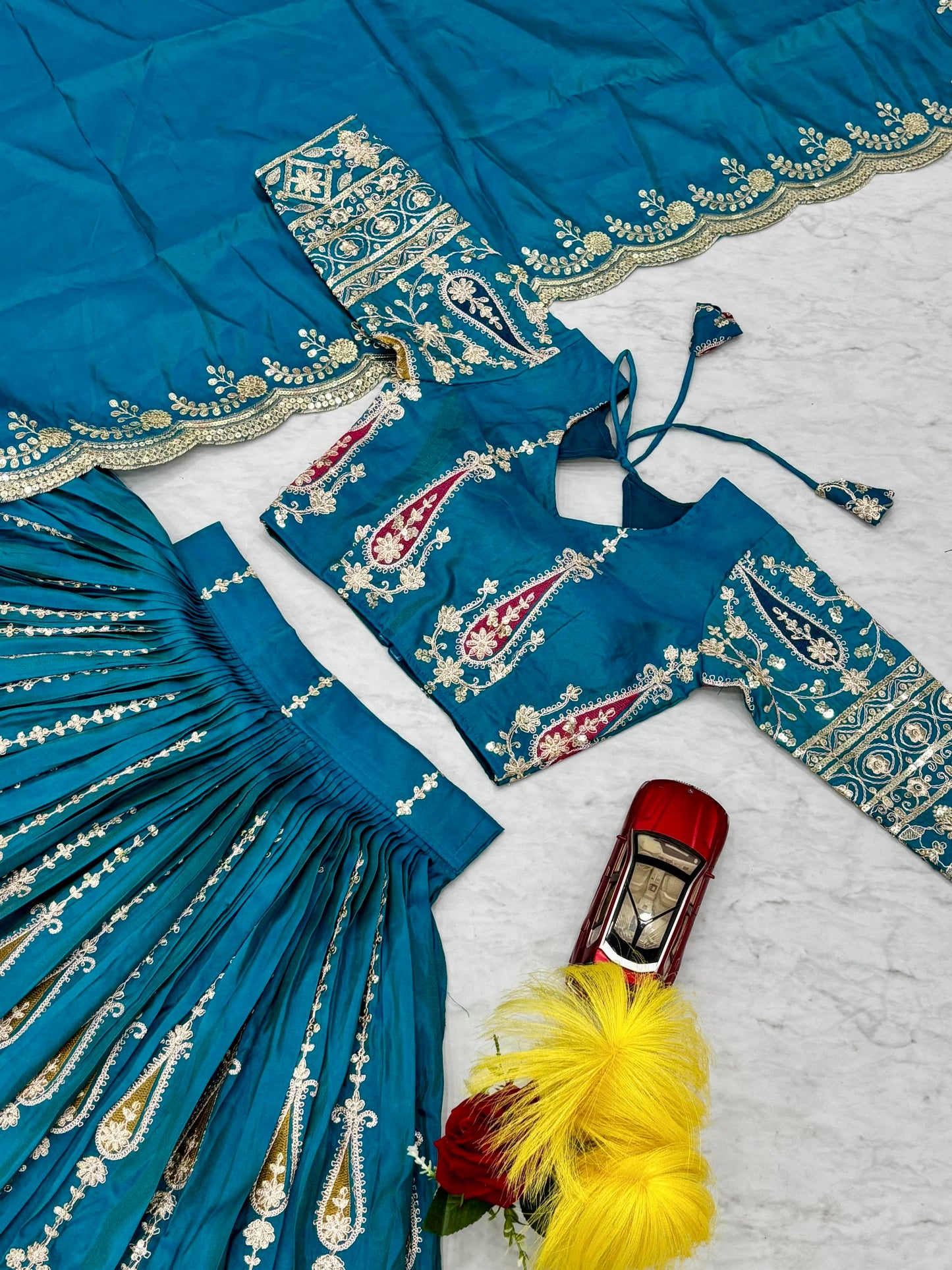 Lehenga bleu & doré