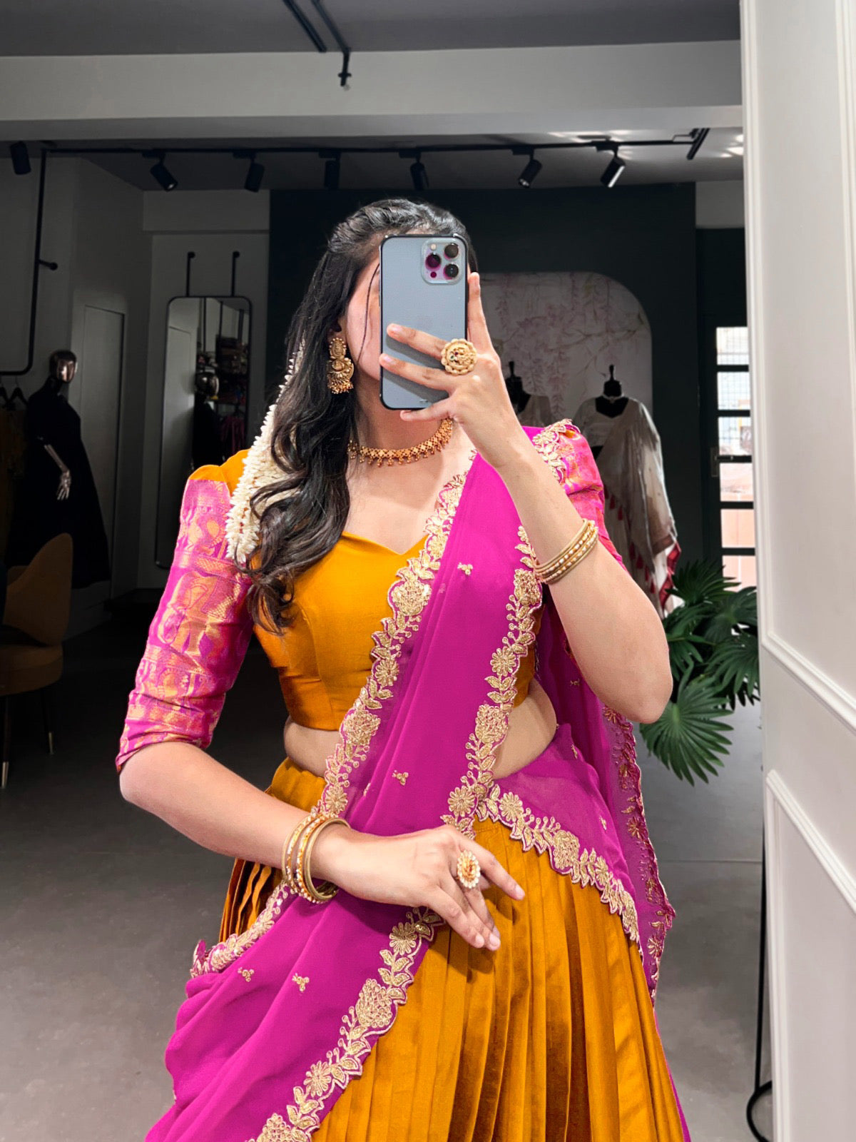 Lehenga jaune moutarde, rose & doré