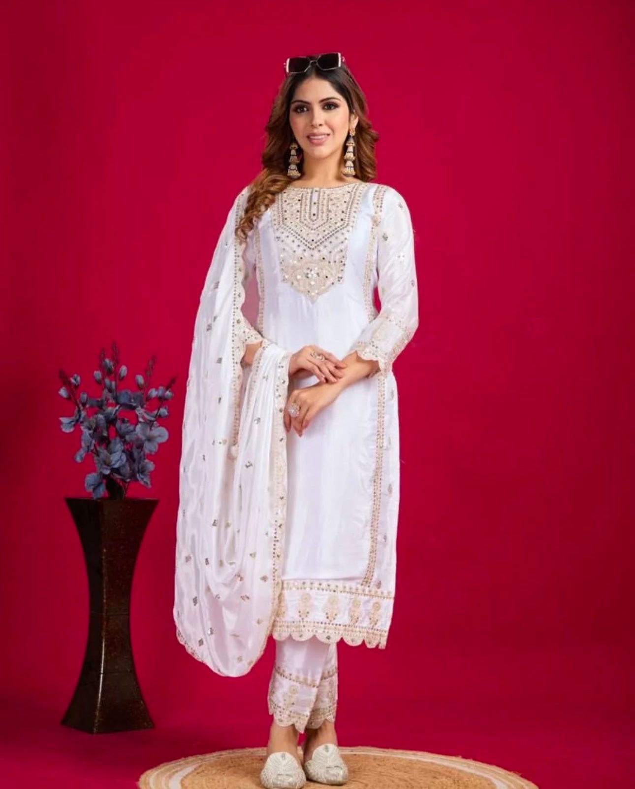 Ensemble haut, pantalon & écharpe, blanc et doré
