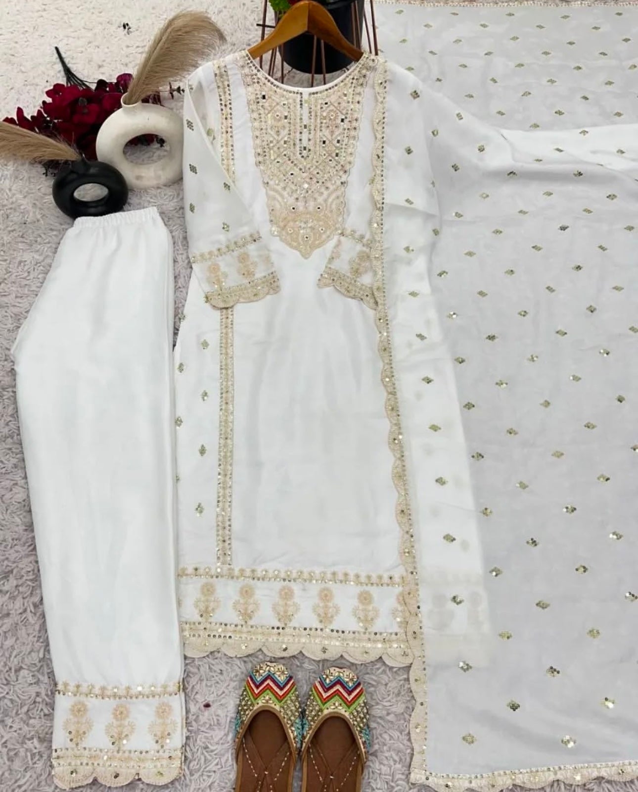 Ensemble haut, pantalon & écharpe, blanc et doré