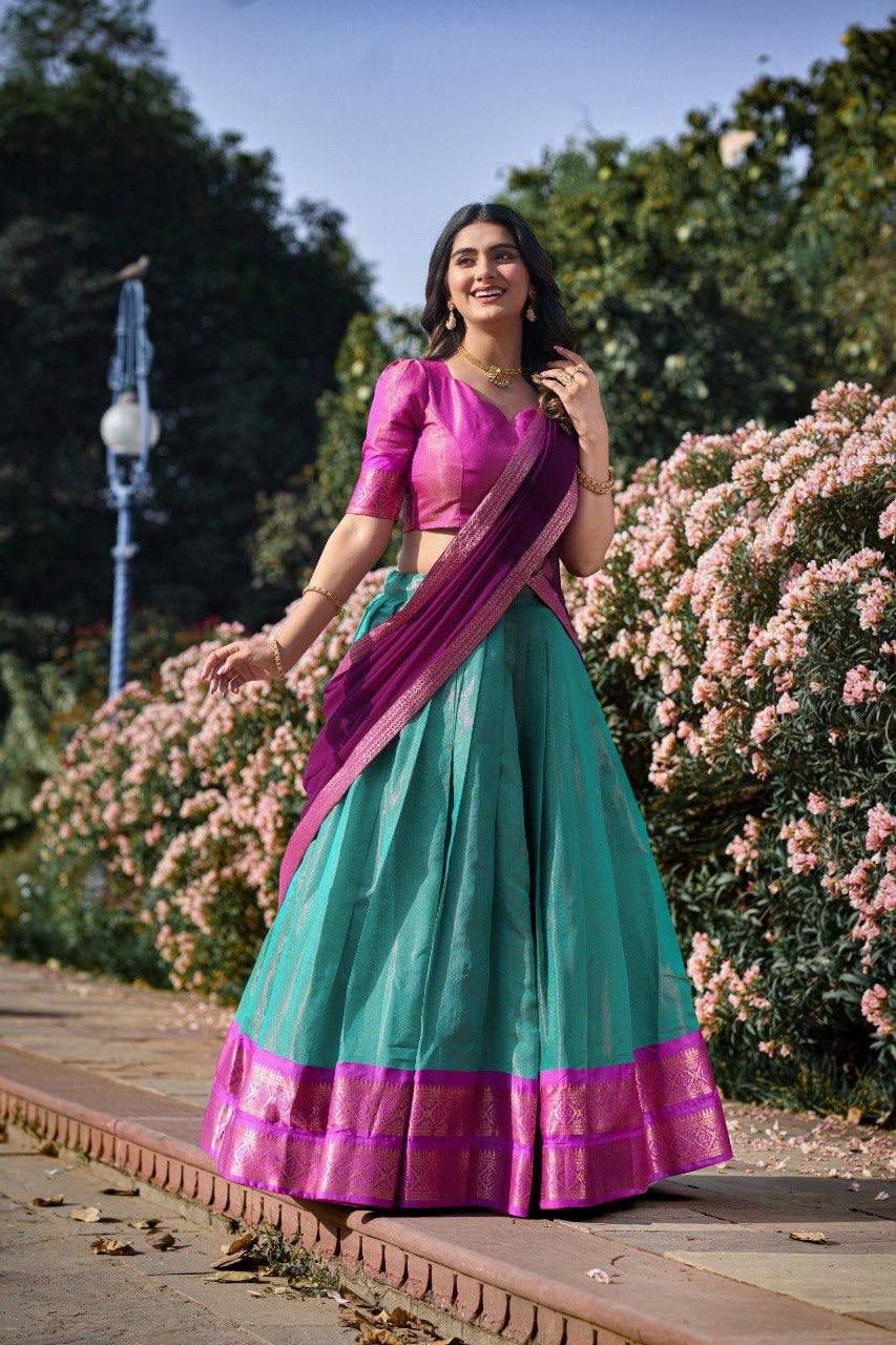 Lehenga bleu turquoise, rose & doré