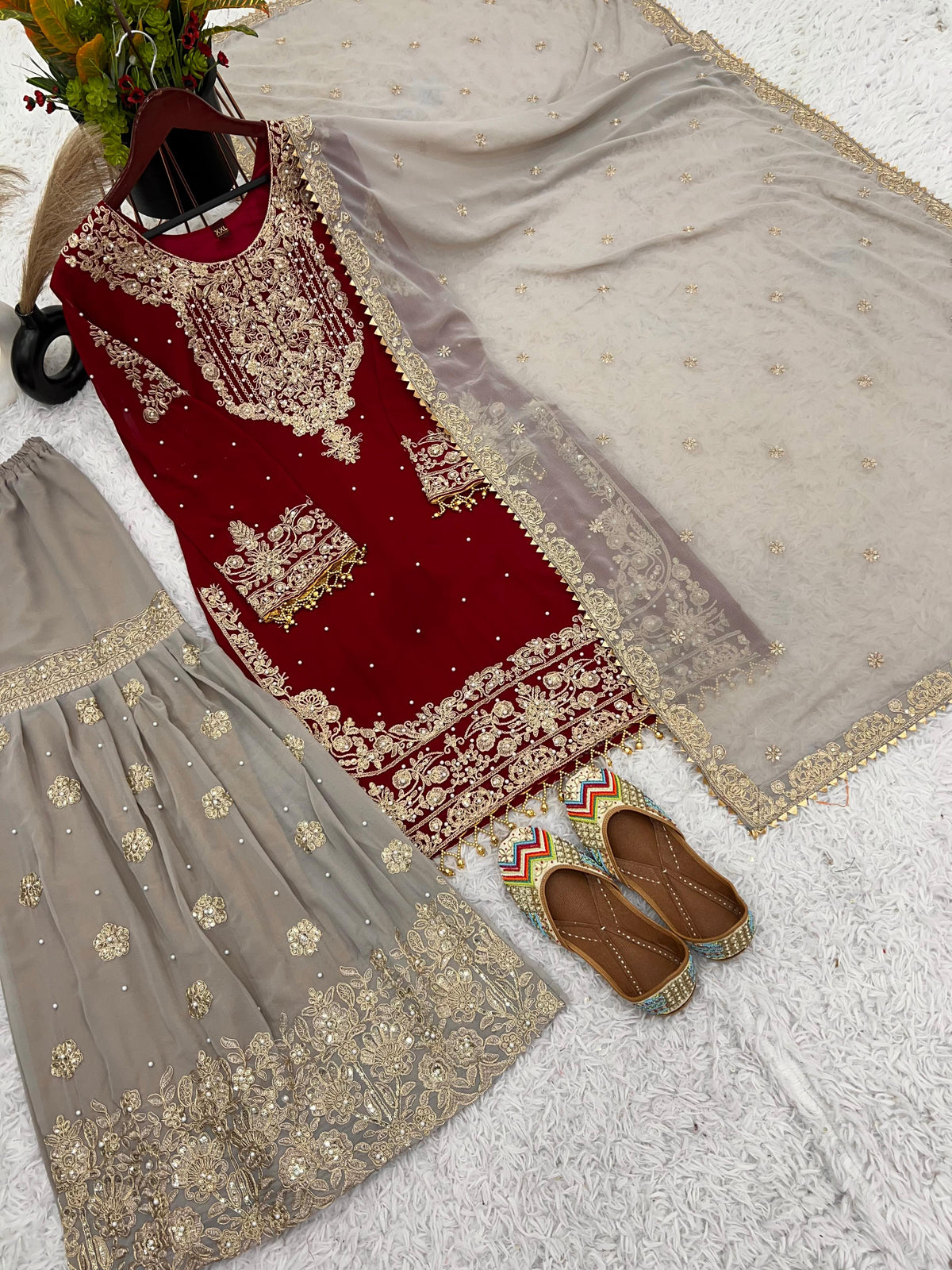 Ensemble haut, pantalon palazzo, écharpe rouge bordeaux & taupe