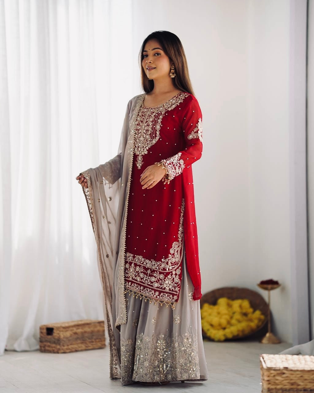 Ensemble haut, pantalon palazzo, écharpe rouge bordeaux & taupe