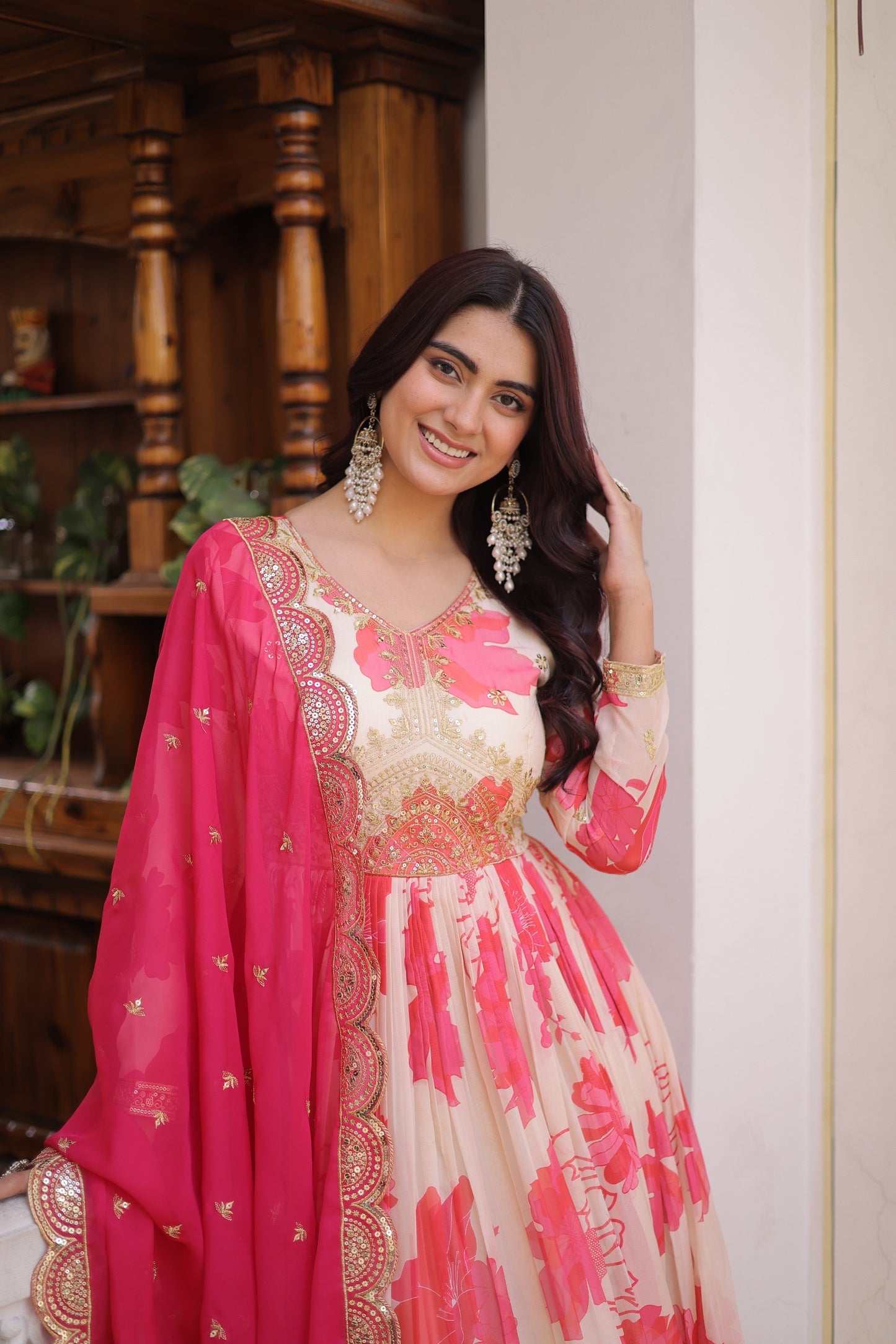 Robe beige, rose & doré