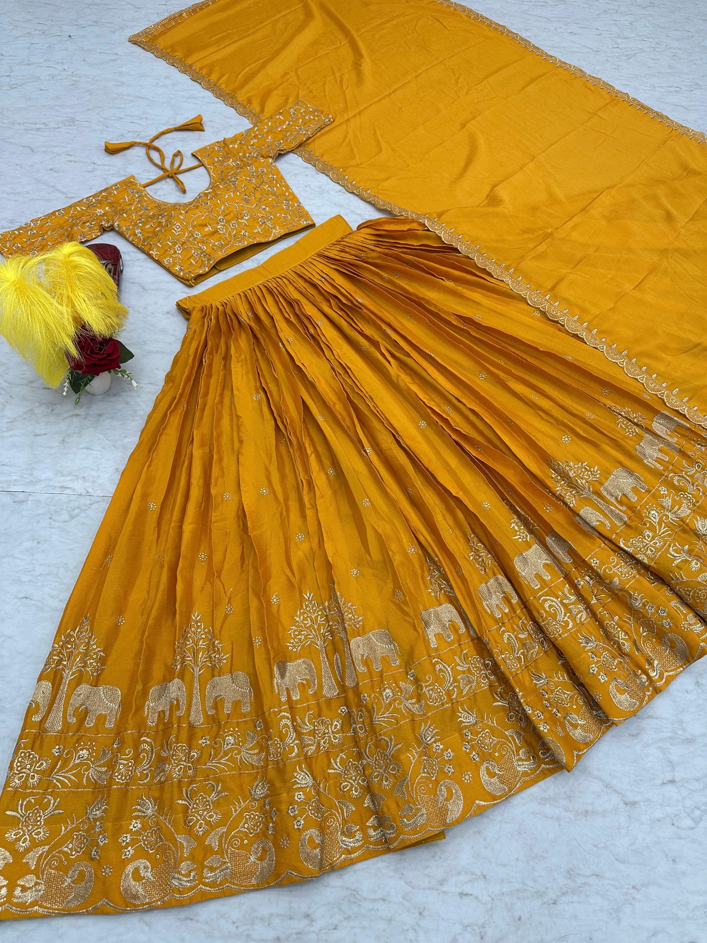 Lehenga jaune & doré