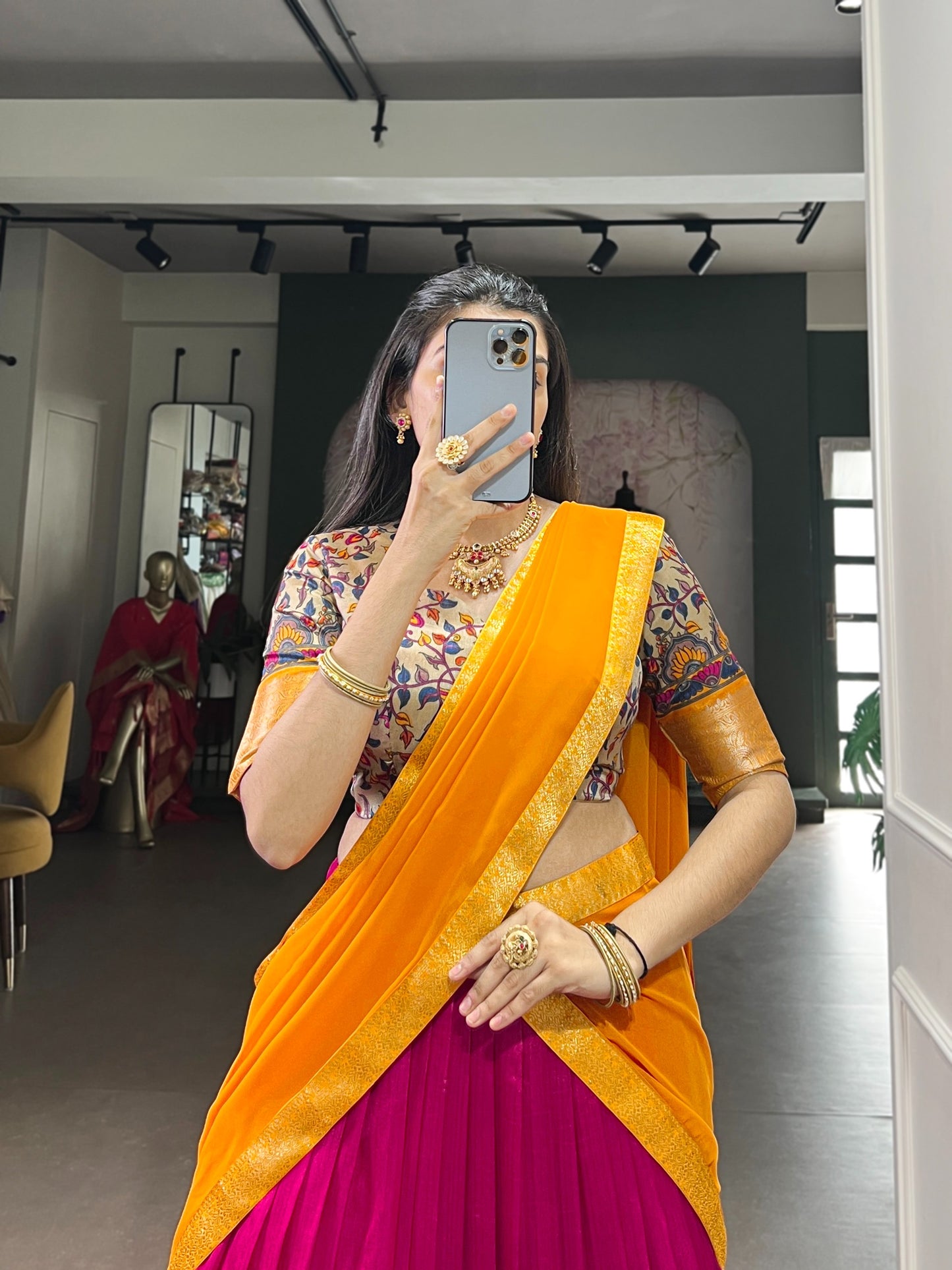Lehenga rose, jaune & doré