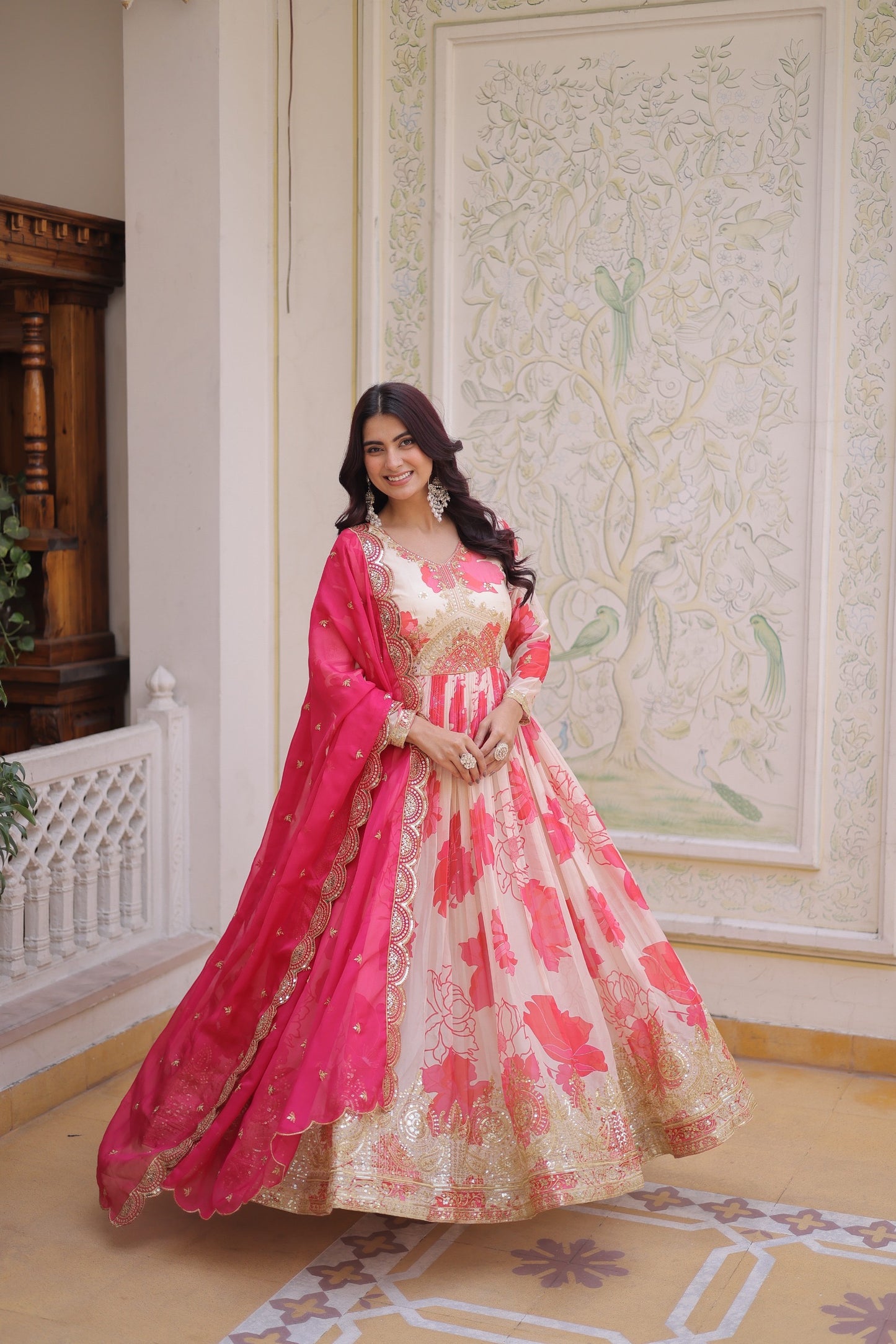 Robe beige, rose & doré