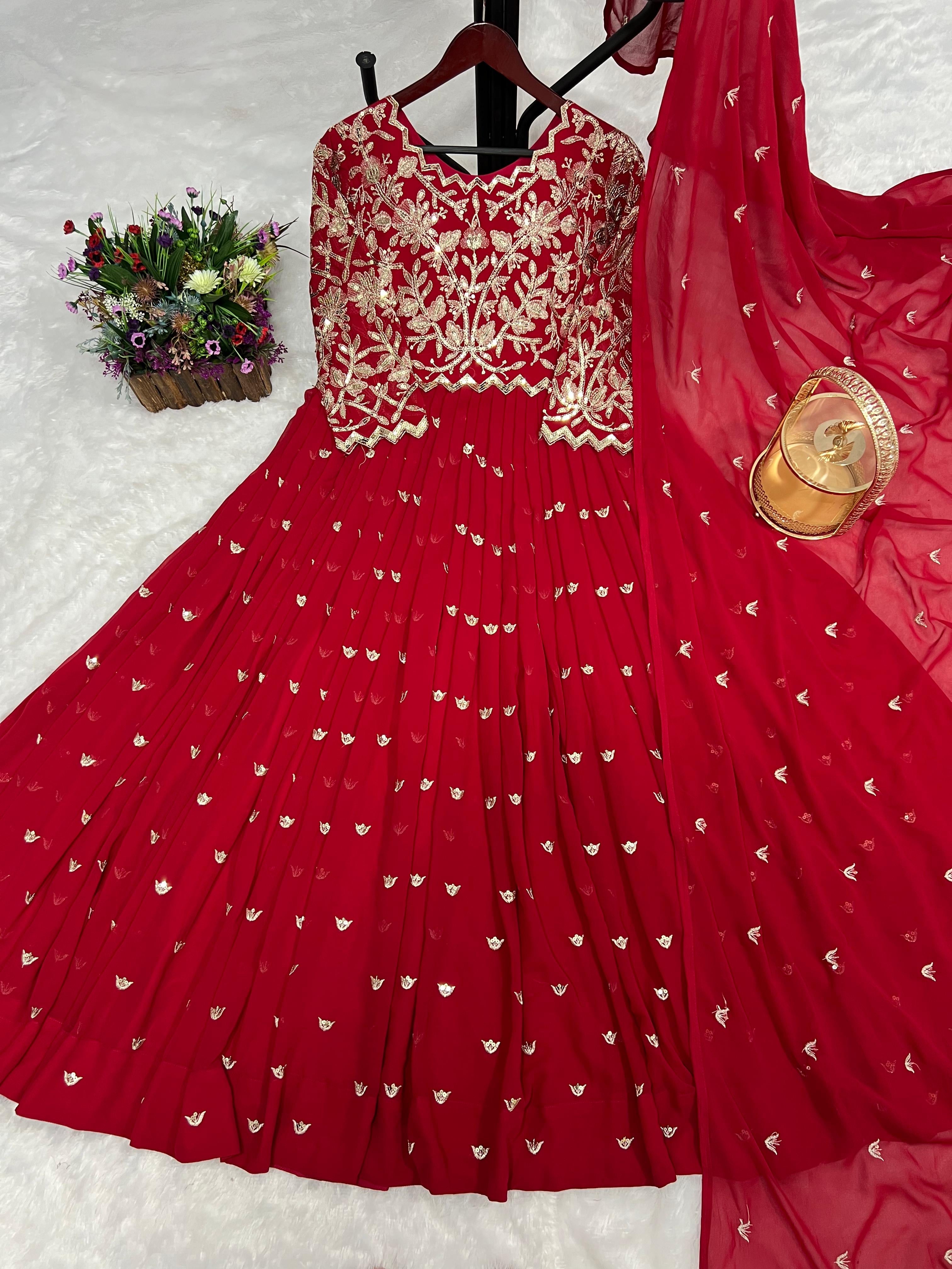 Robe rouge dore L Empire Indien