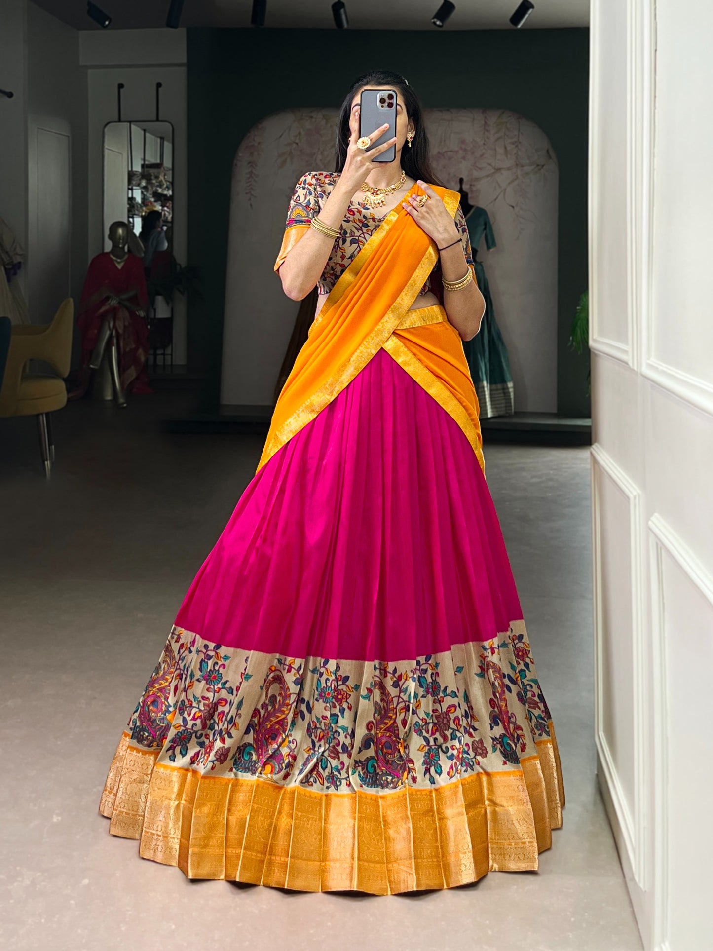 Lehenga rose, jaune & doré