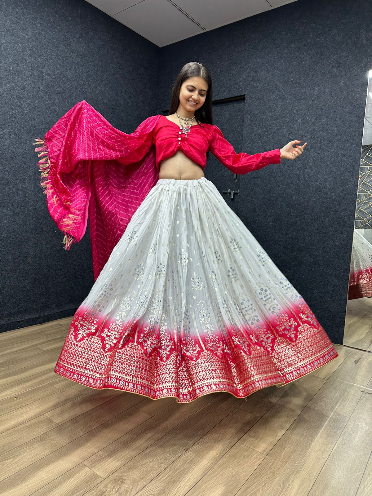 Lehenga design rouge & blanc