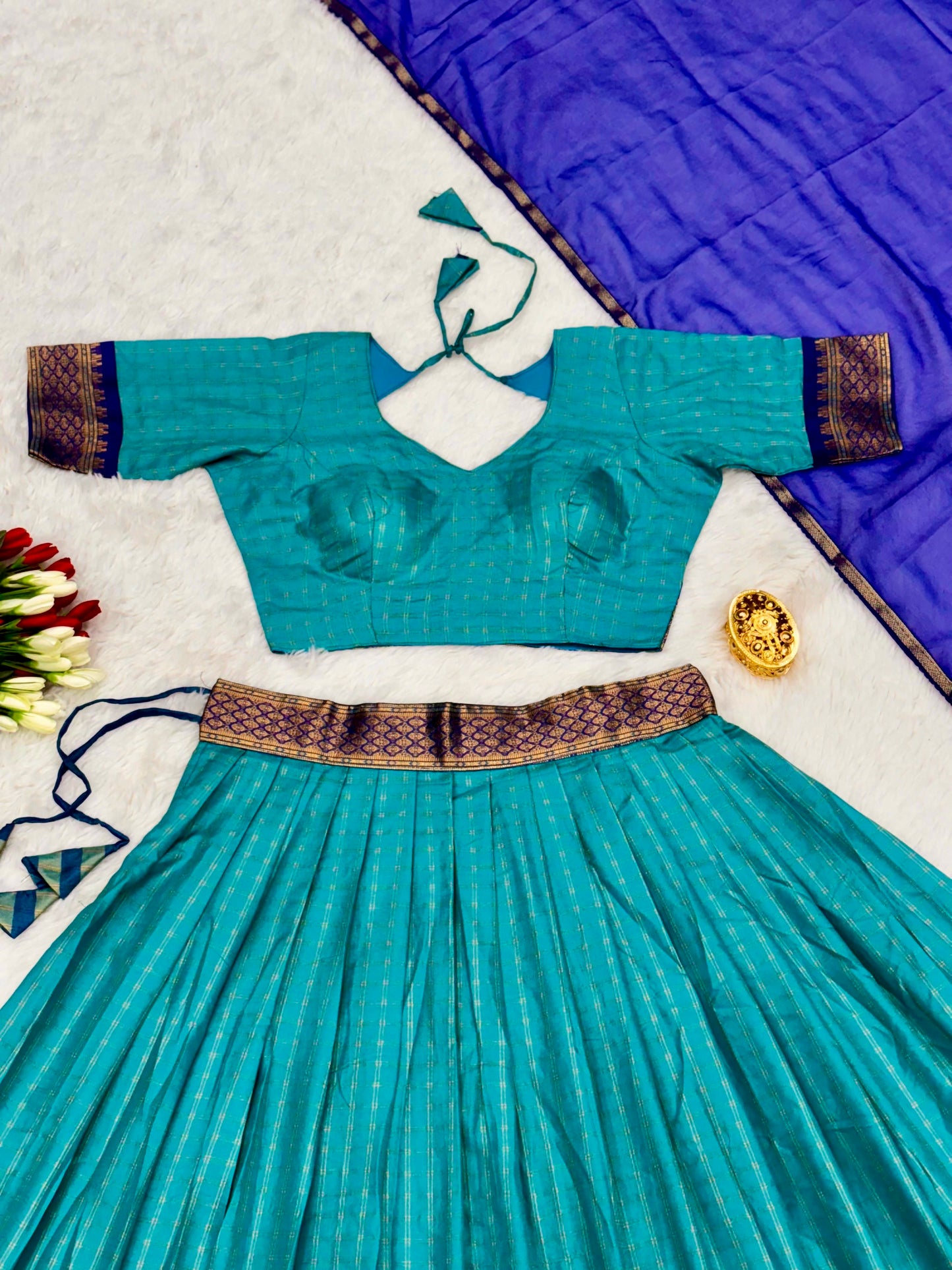 Lehenga bleu & doré