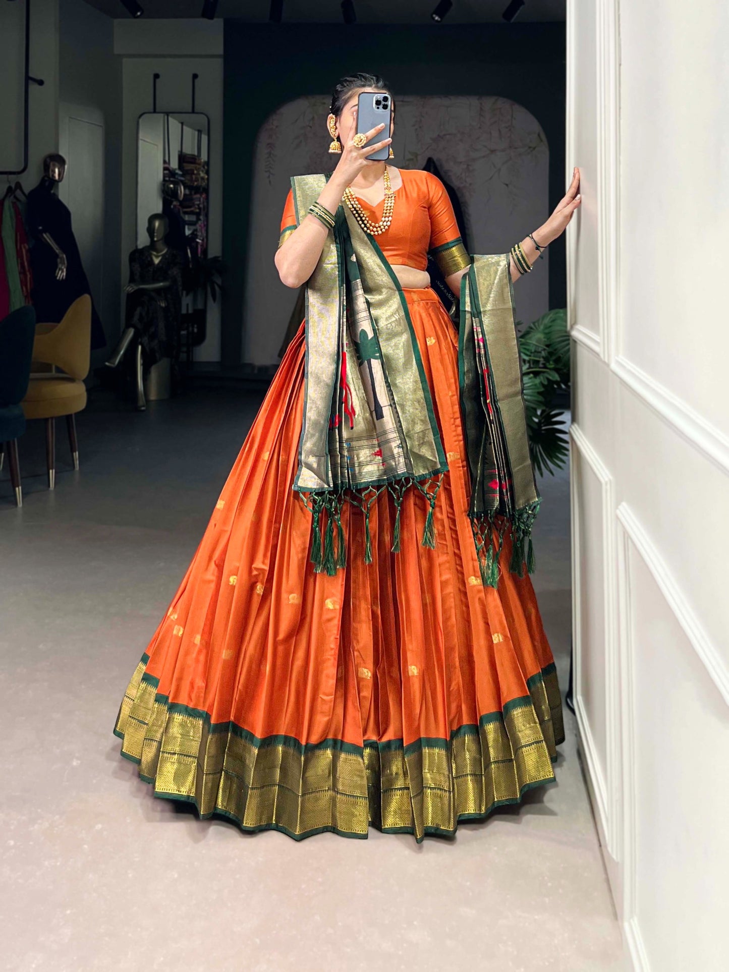 Lehenga orange, vert & doré