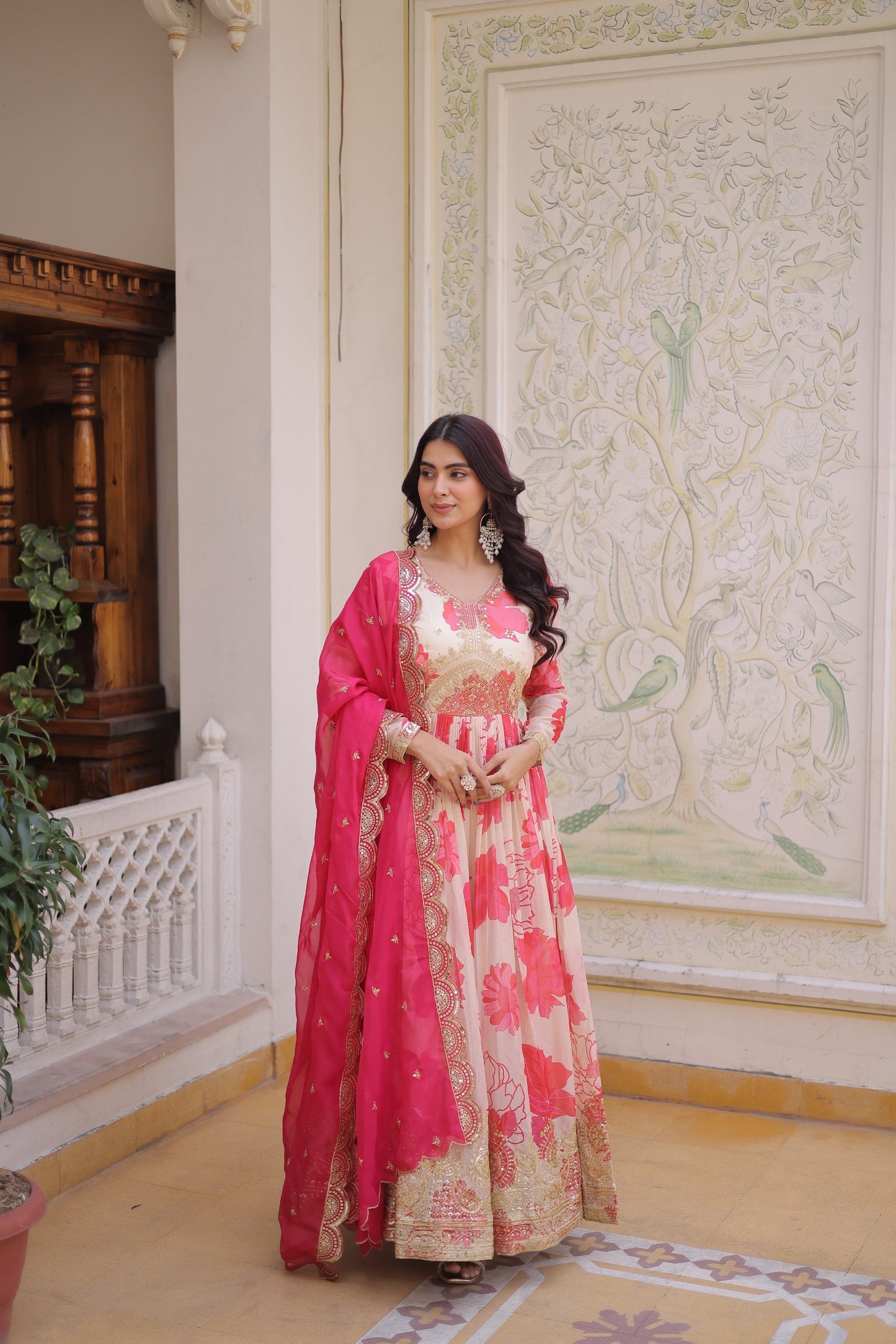 Robe beige, rose & doré