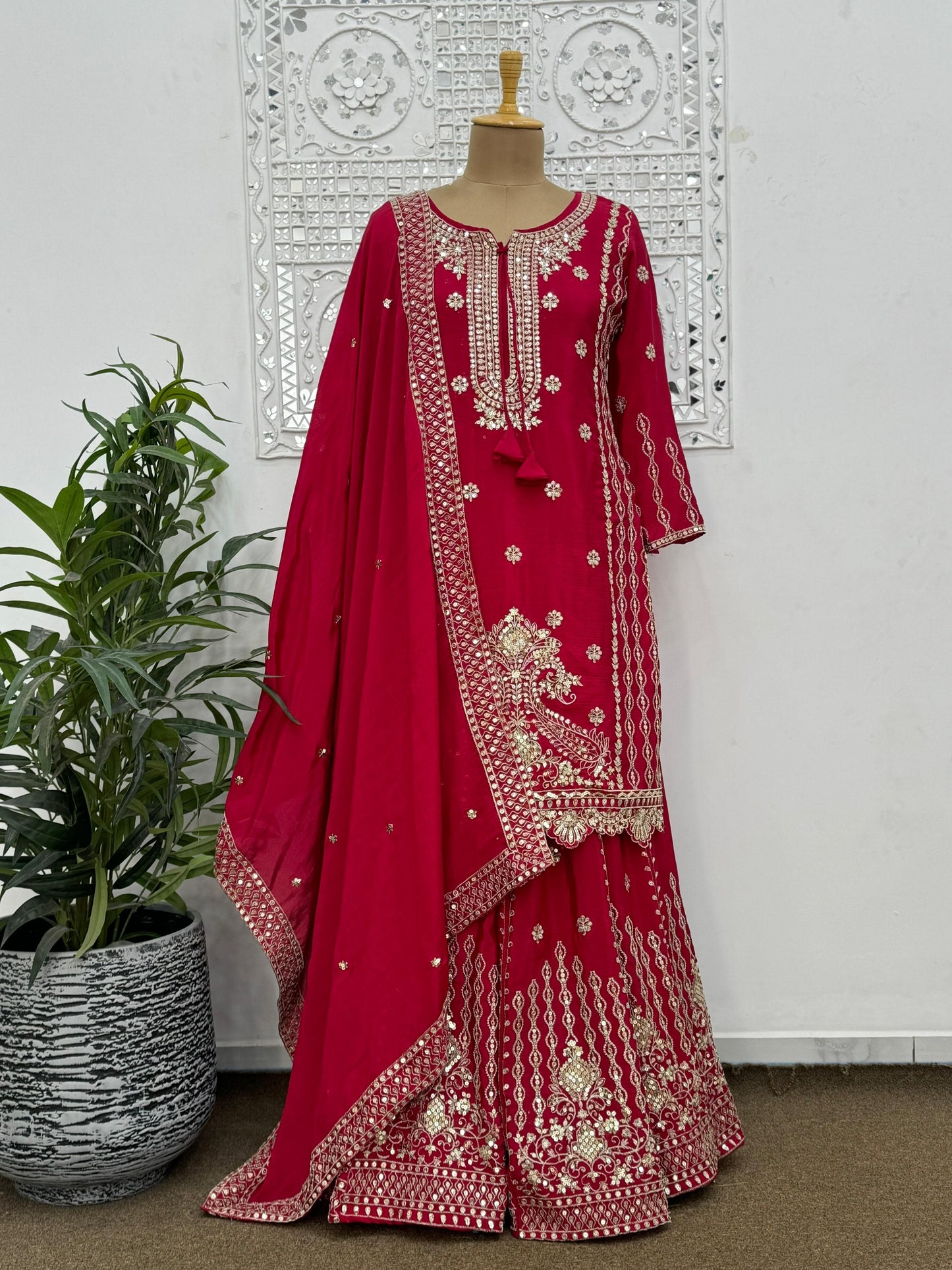 Ensemble haut, pantalon & écharpe rouge et doré