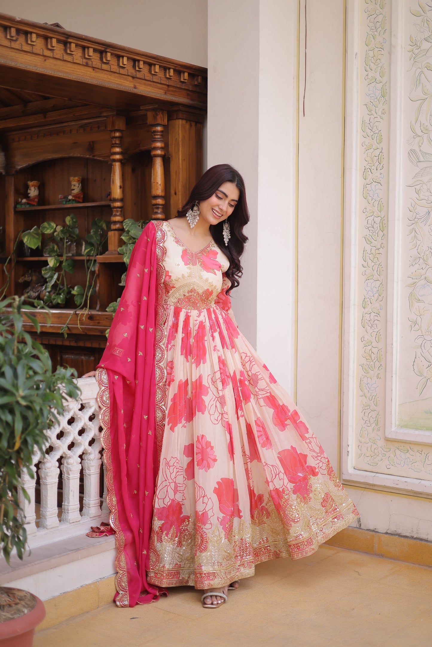 Robe beige, rose & doré