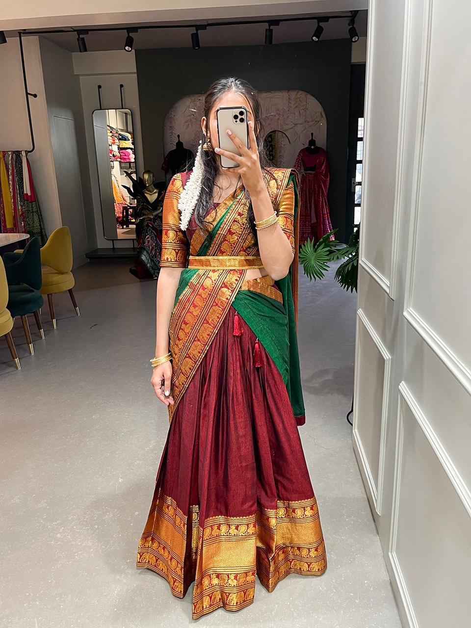 Lehenga bordeaux, vert & doré