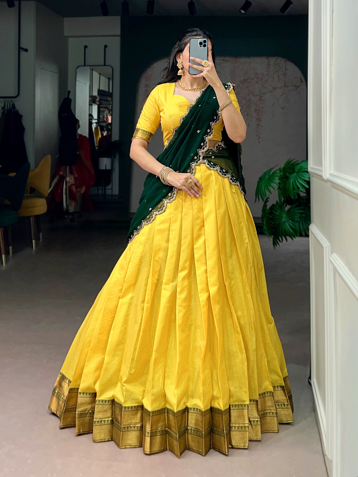Lehenga jaune, vert & doré