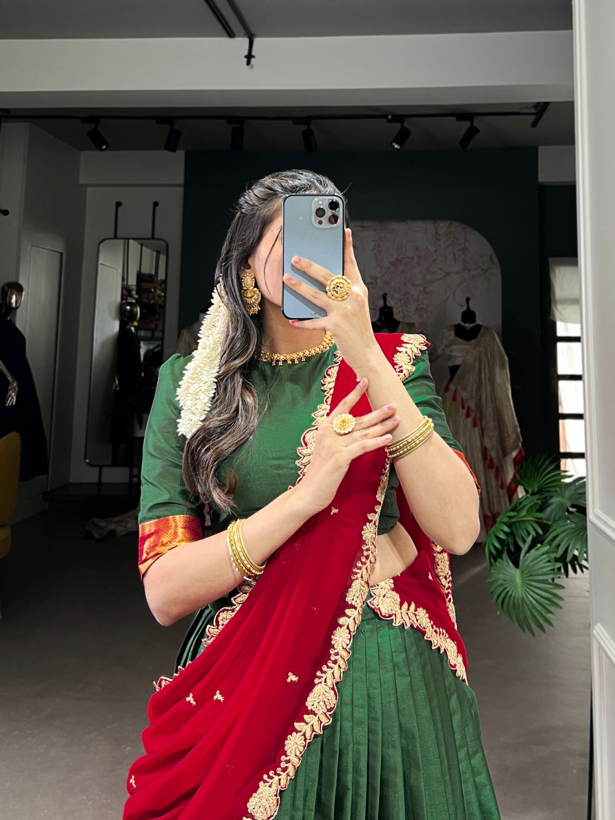 Lehenga vert, rouge & doré