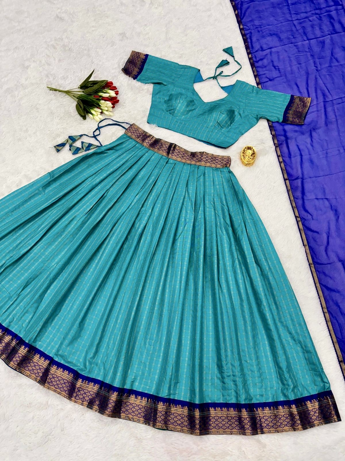 Lehenga bleu & doré