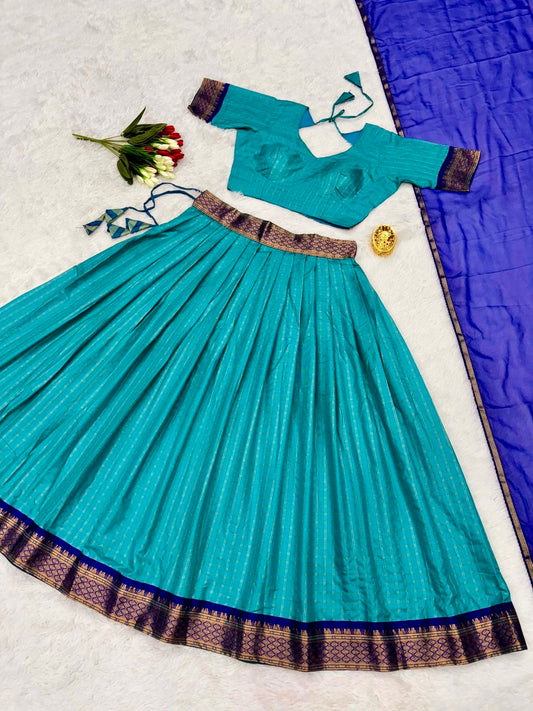 Lehenga bleu & doré