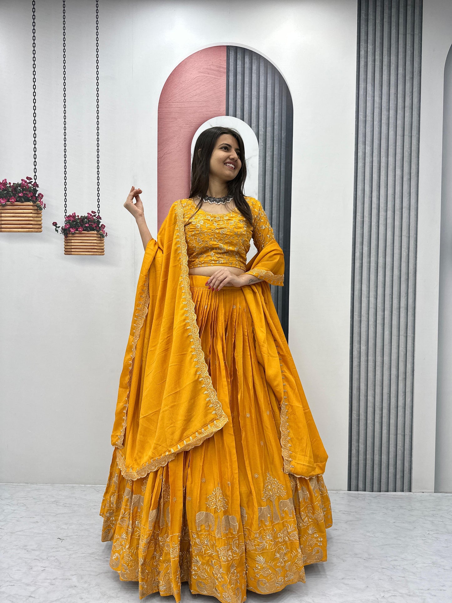 Lehenga jaune & doré
