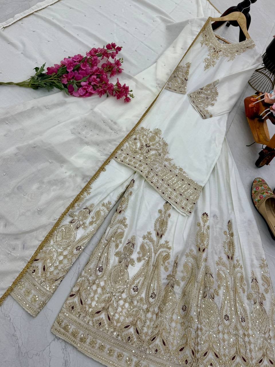 Ensemble haut, pantalon palazzo, écharpe blanc & doré