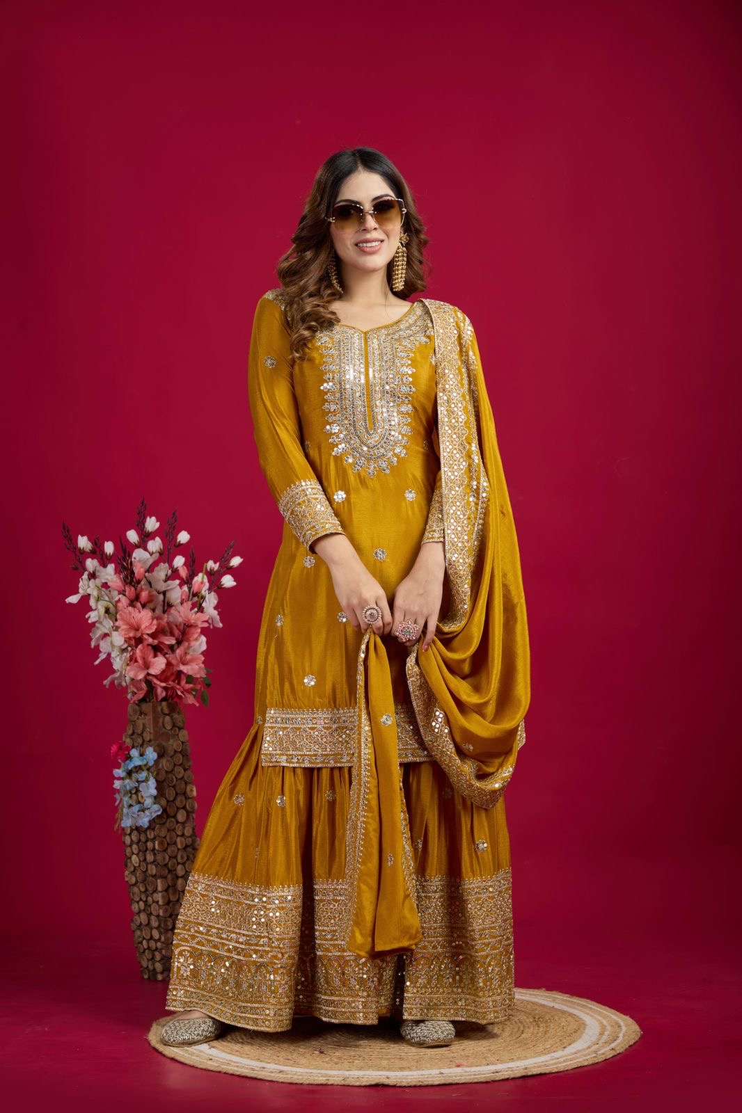 Ensemble haut, pantalon, écharpe, jaune