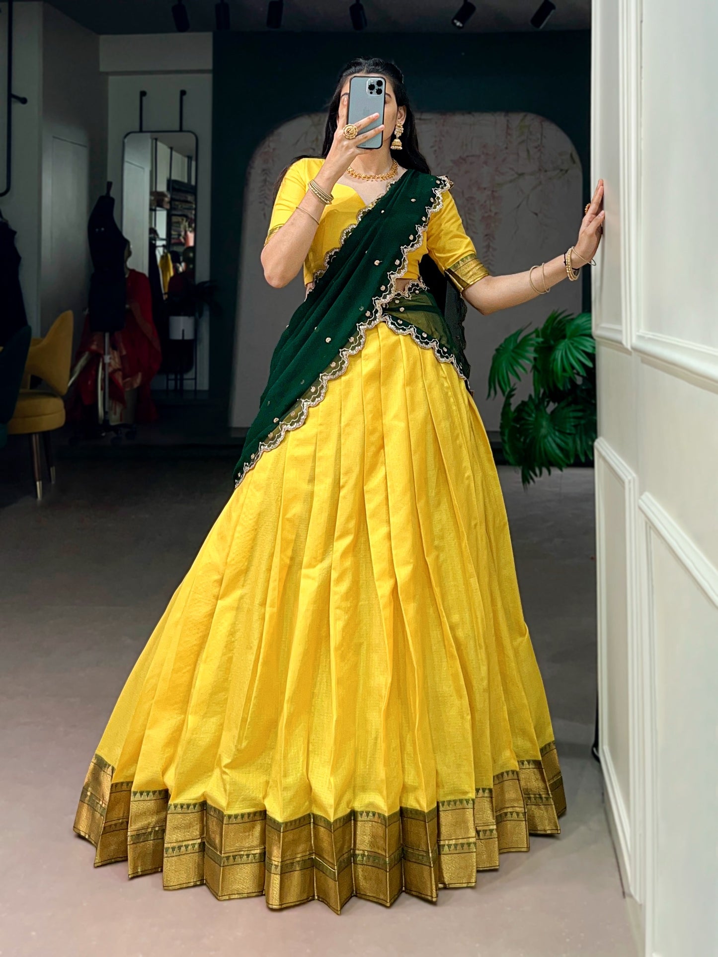 Lehenga jaune, vert & doré