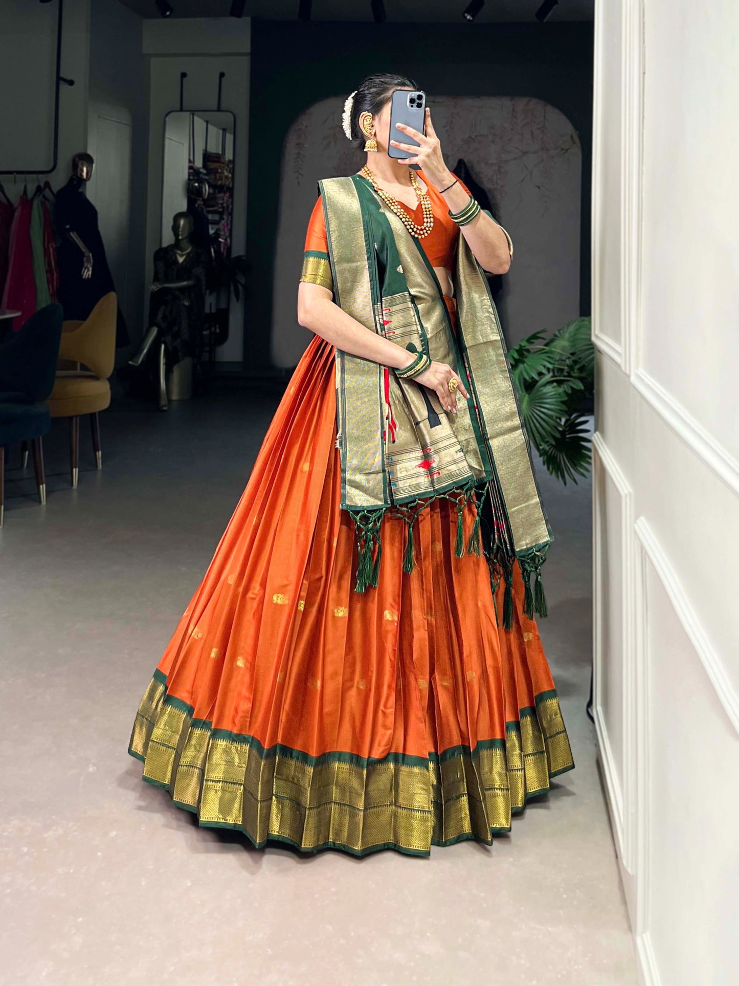 Lehenga orange, vert & doré