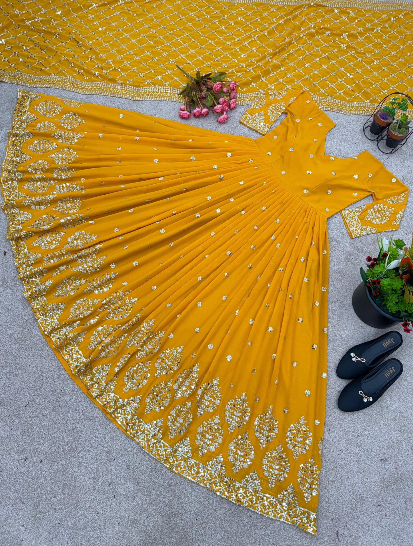 Robe jaune moutarde & doré