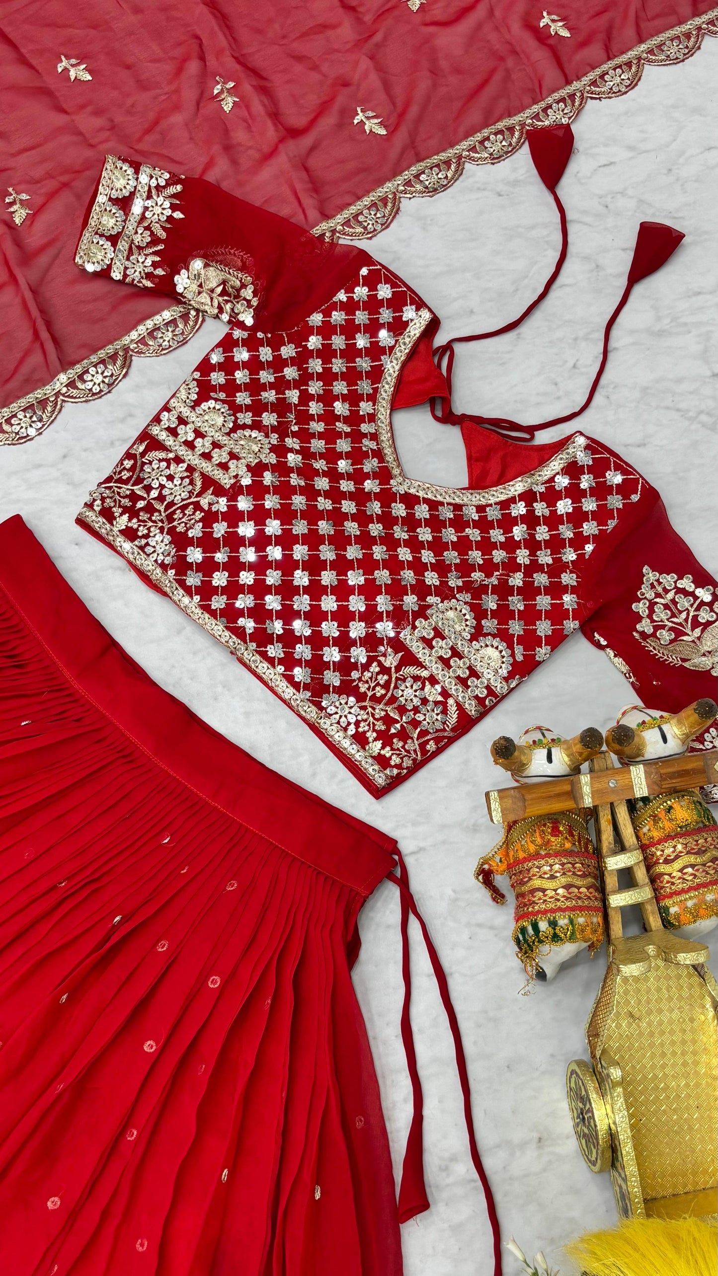 Lehenga rouge & doré