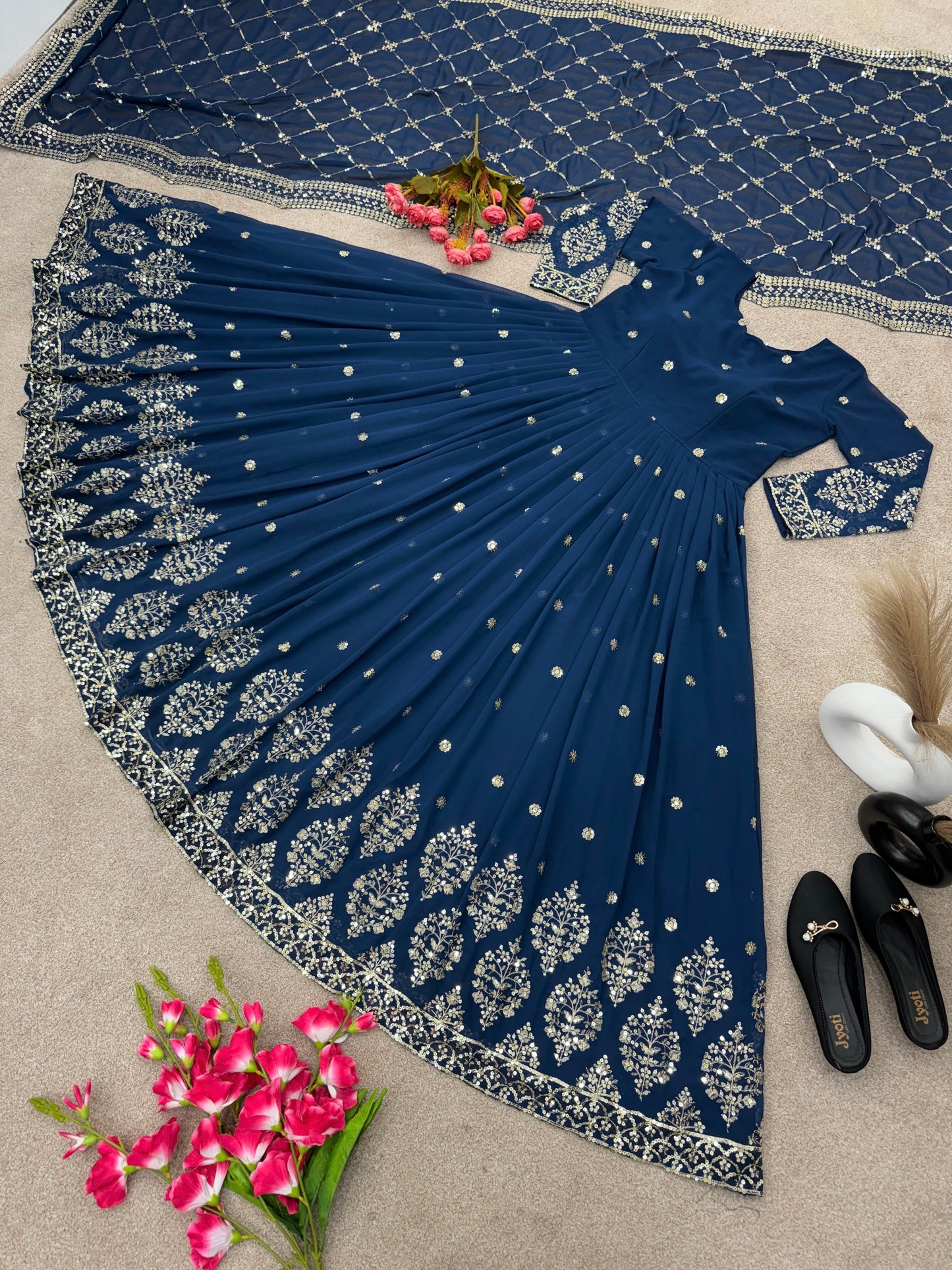 Robe bleu foncé & doré