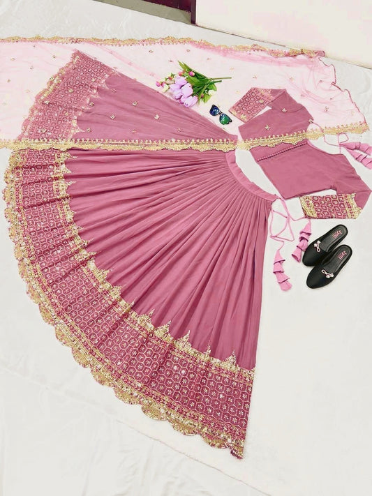 Lehenga parme & doré