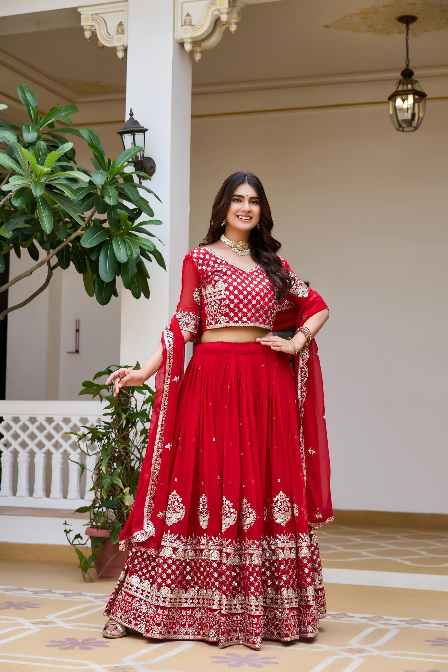 Lehenga rouge & doré