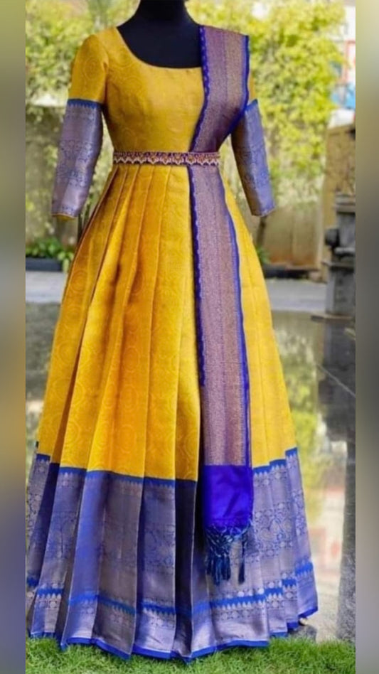 Robe indienne jaune, bleu & doré