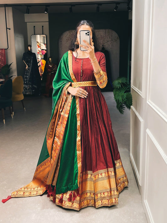 Robe indienne bordeaux, vert & doré