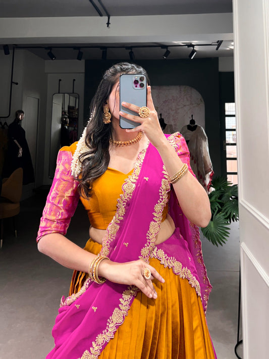 Lehenga jaune moutarde, rose & doré