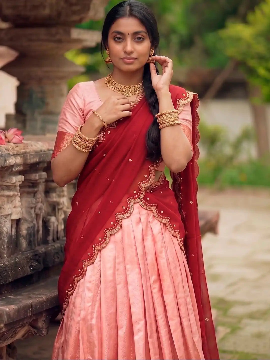 Lehenga rose, rouge & doré