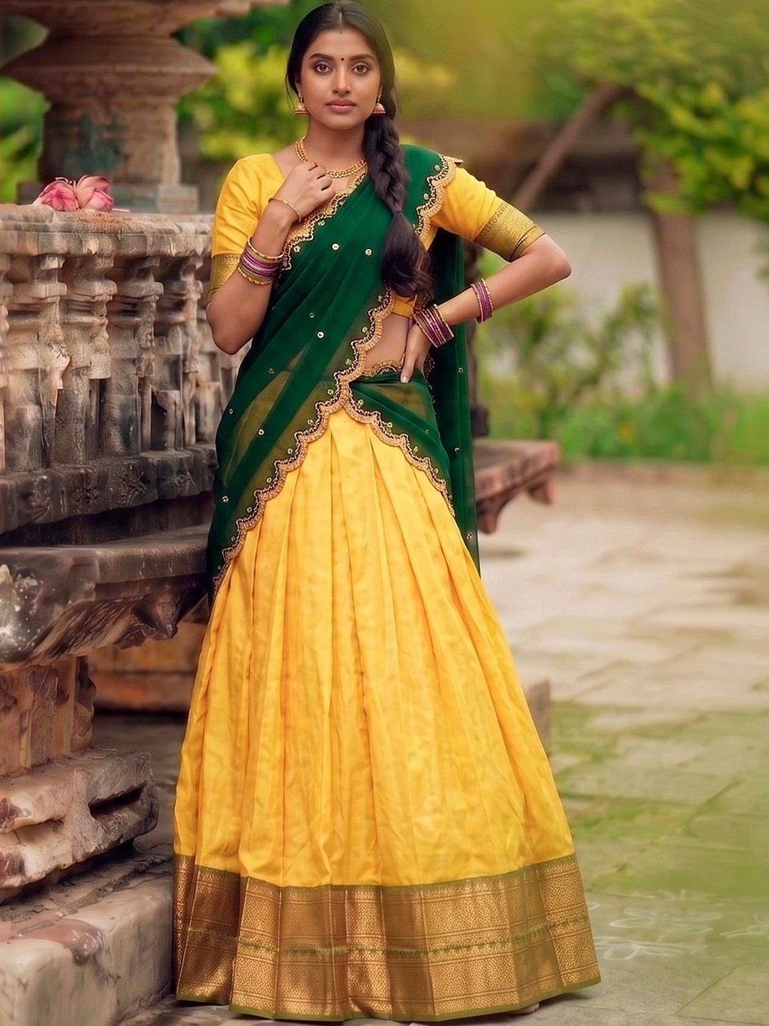 Lehenga jaune, vert & doré
