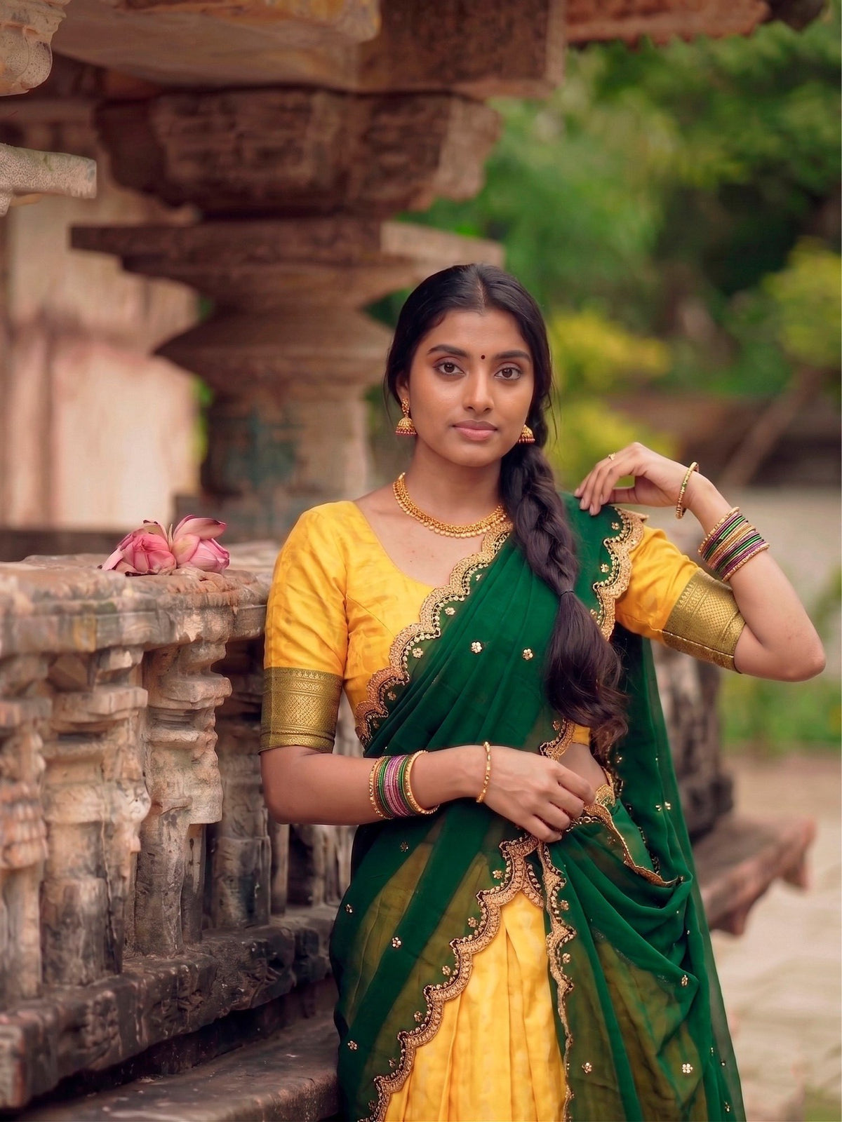 Lehenga jaune, vert & doré