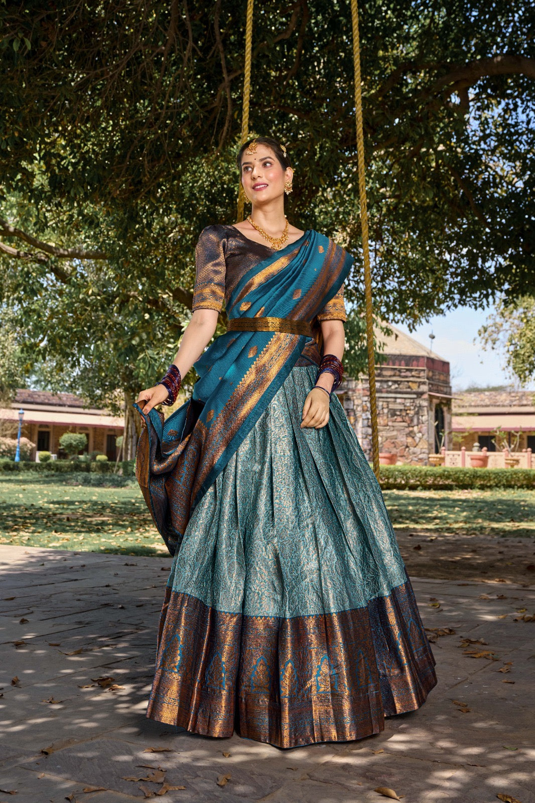 Lehenga design bleu & doré