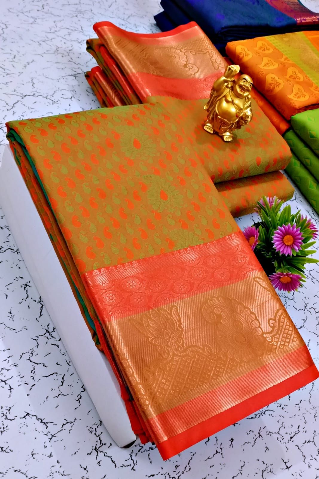 Saree en soie vert, orange & doré