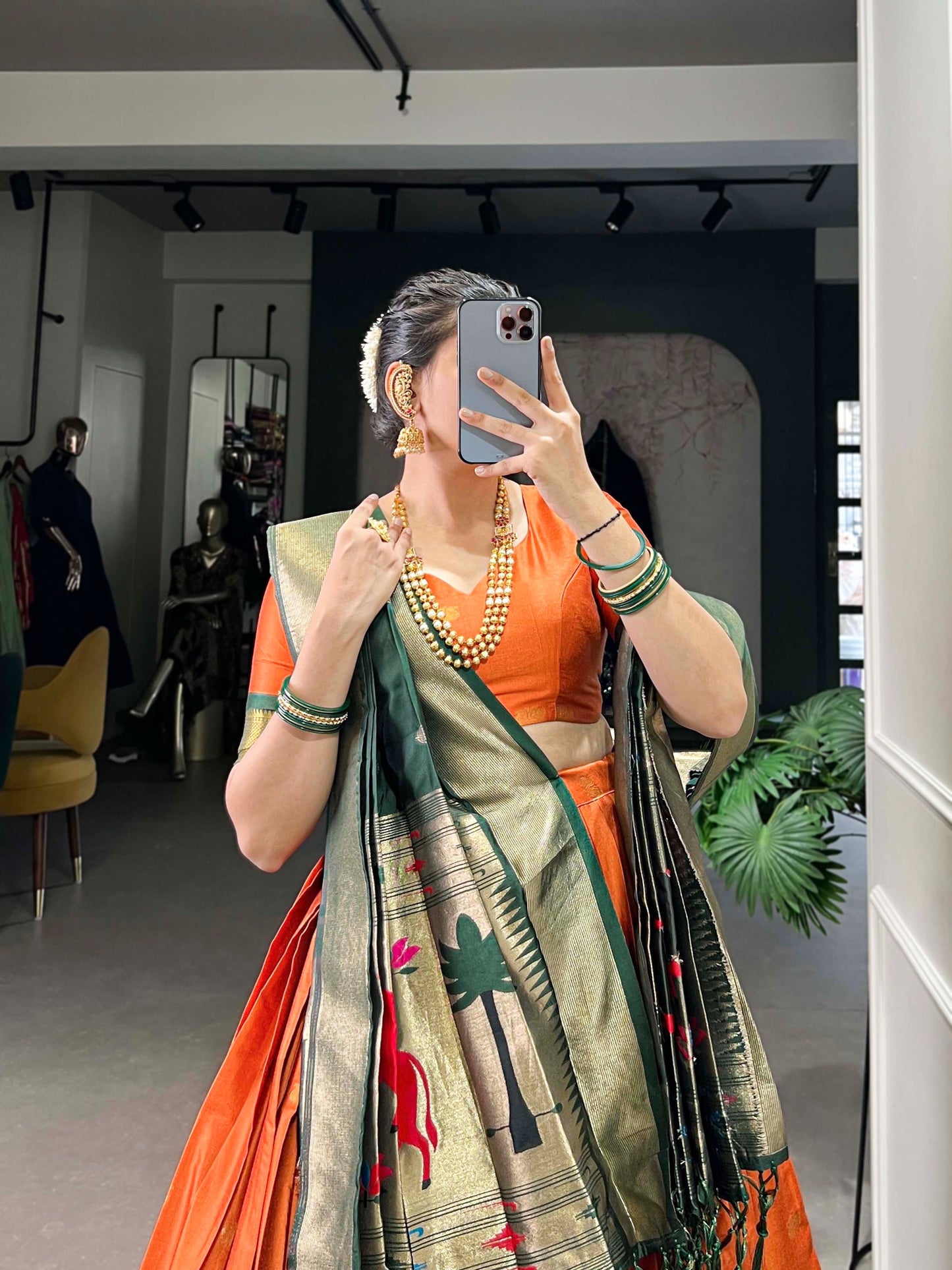 Lehenga orange, vert & doré