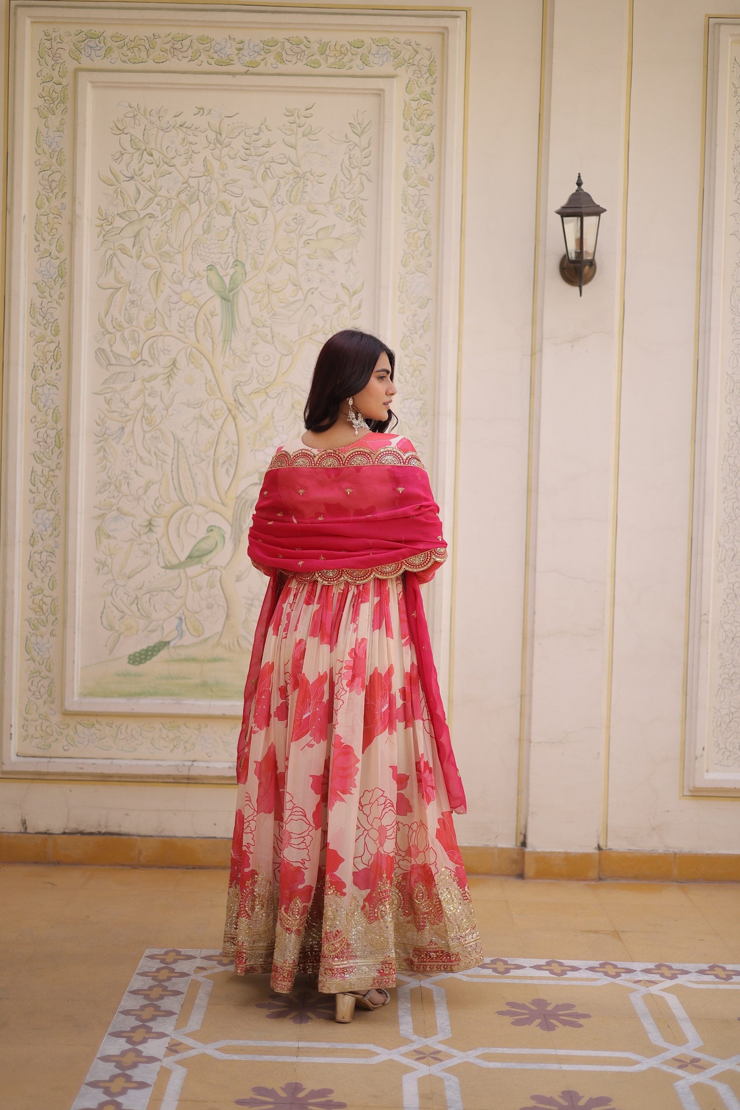 Robe beige, rose & doré