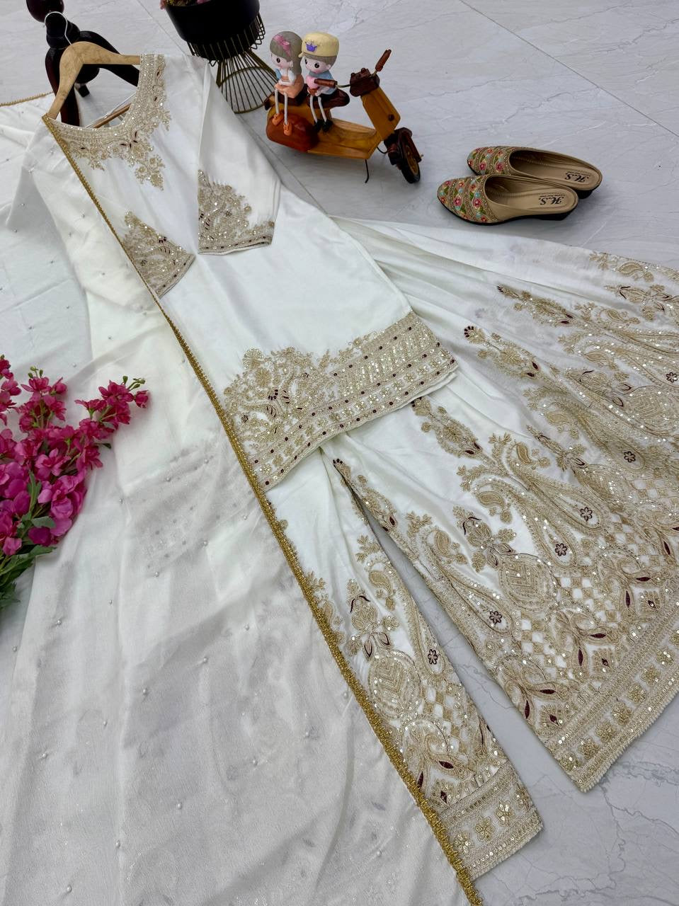 Ensemble haut, pantalon palazzo, écharpe blanc & doré